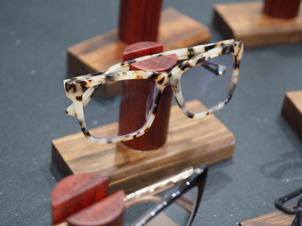 Glasses Holder Red & Dark